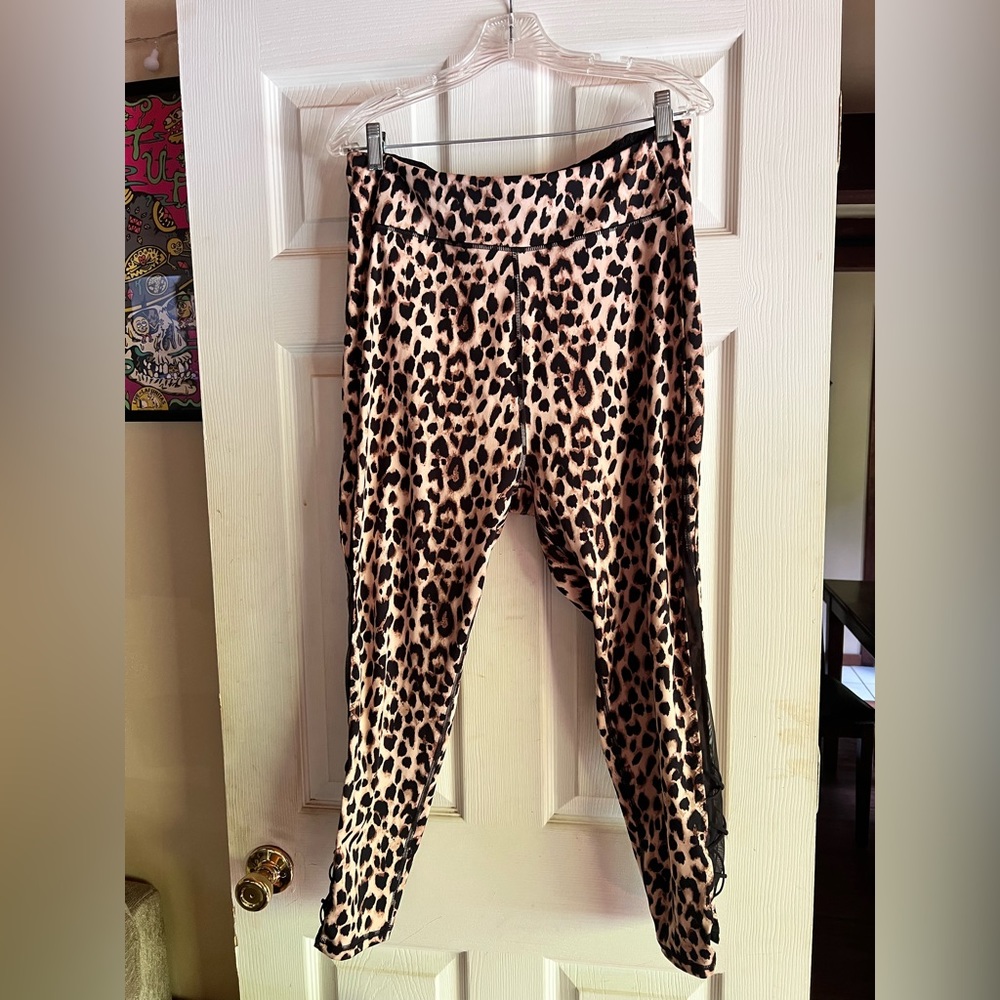 Victoria’s Secret leopard print yoga pants XL